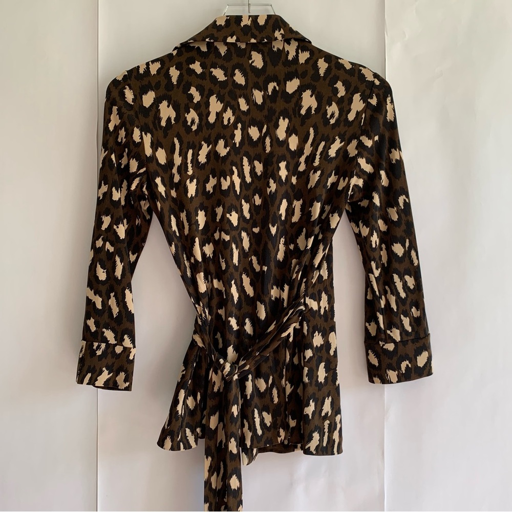 DVF Diane Von Furstenberg Jill Wrap Silk top in Leopard Print - Picture 9 of 11